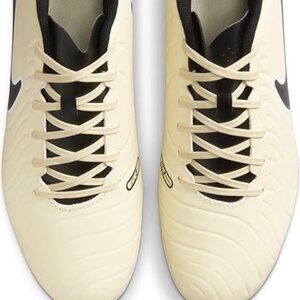 NWOT. Nike Jr Legend 10 Club FG/MG